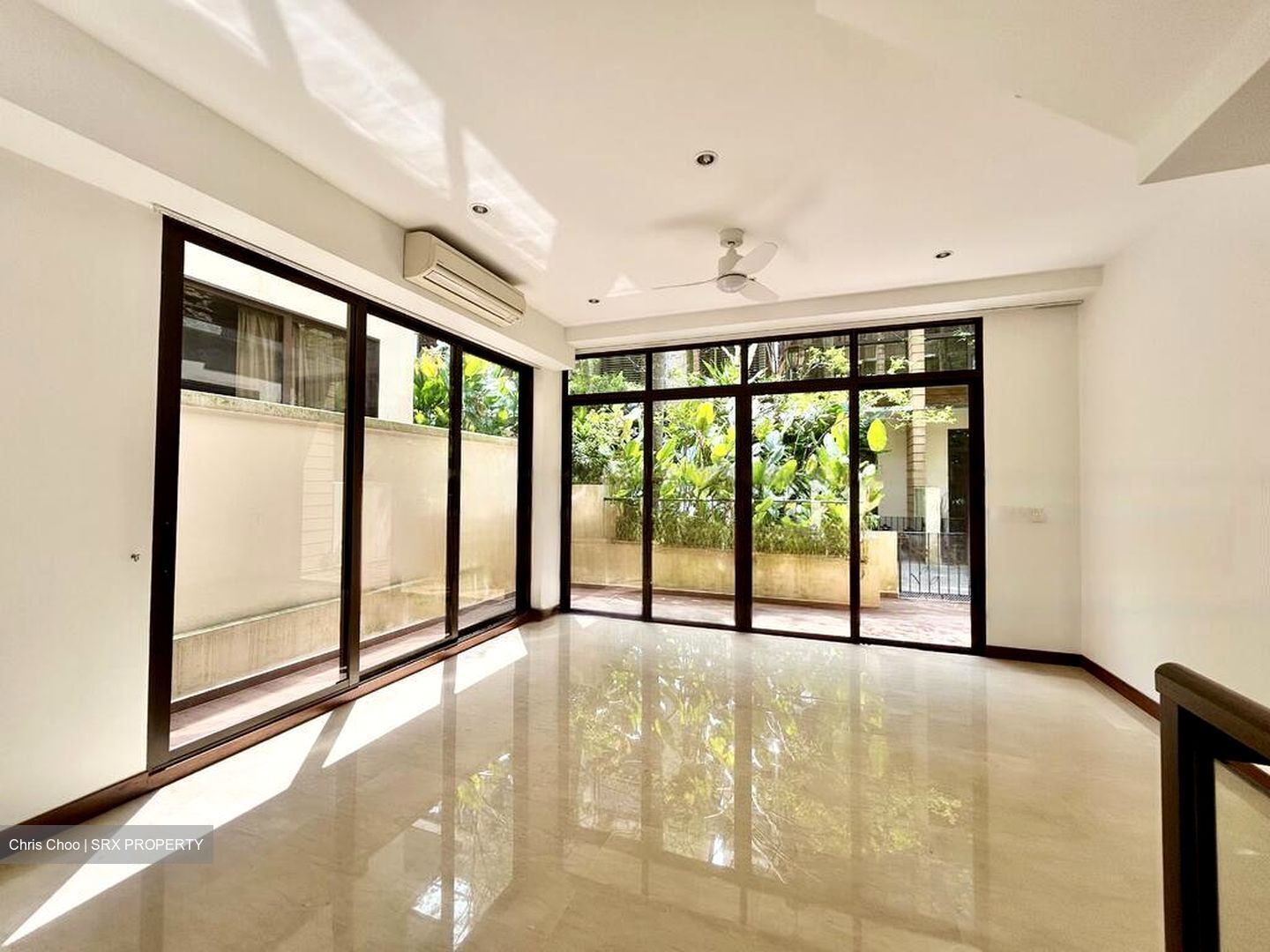 Holland Link (D10), Terrace #478551441